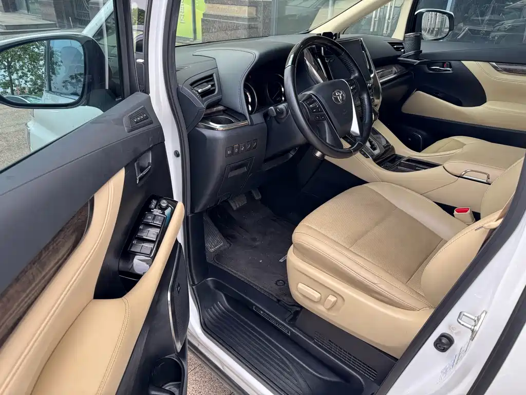 Toyota Vellfire 2023