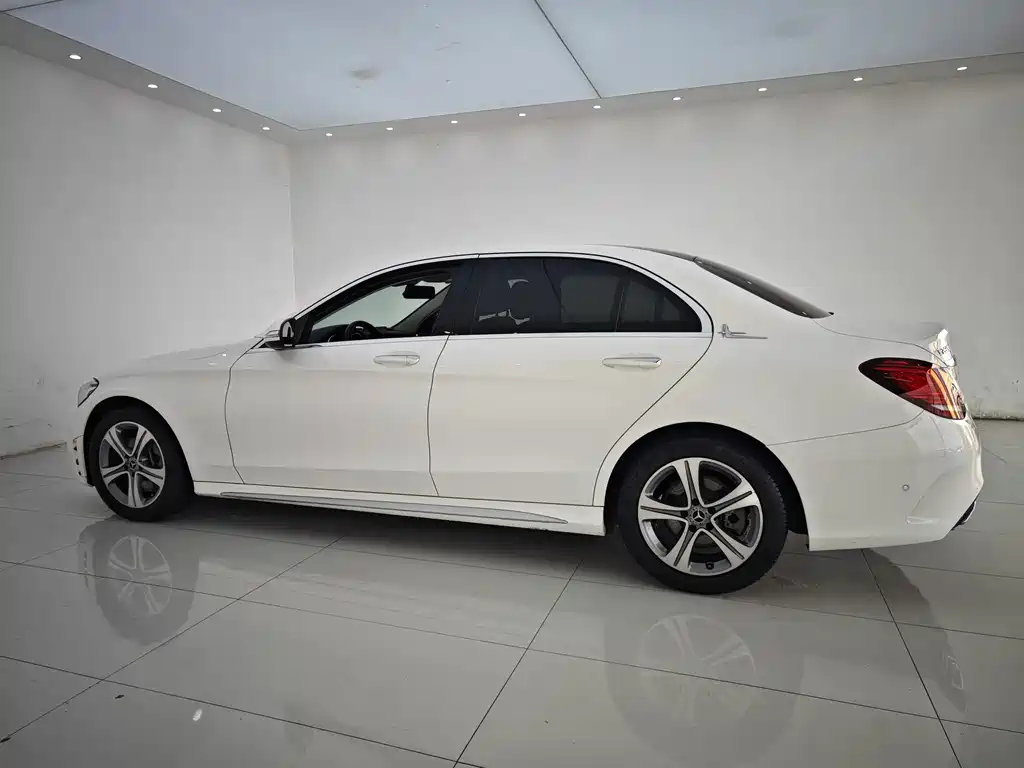 Mercedes-Benz C-Class 2019 — фото 12