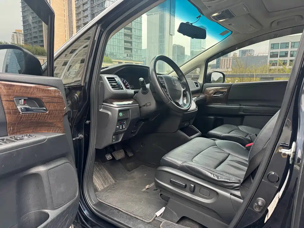Honda Odyssey 2015 — фото 12