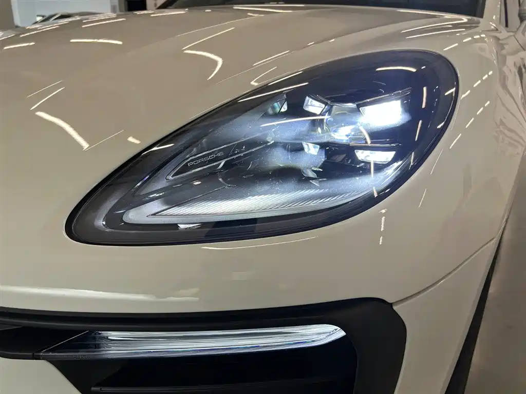 Porsche Macan 2023 — фото 19