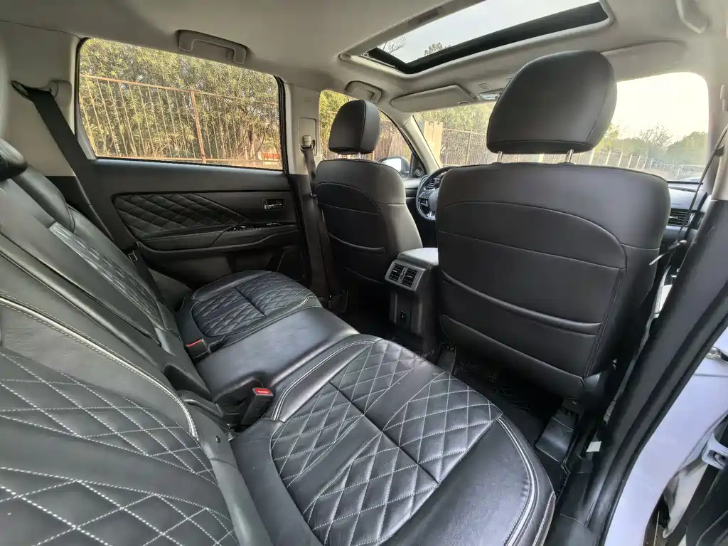 Mitsubishi Outlander 2020 — фото 24
