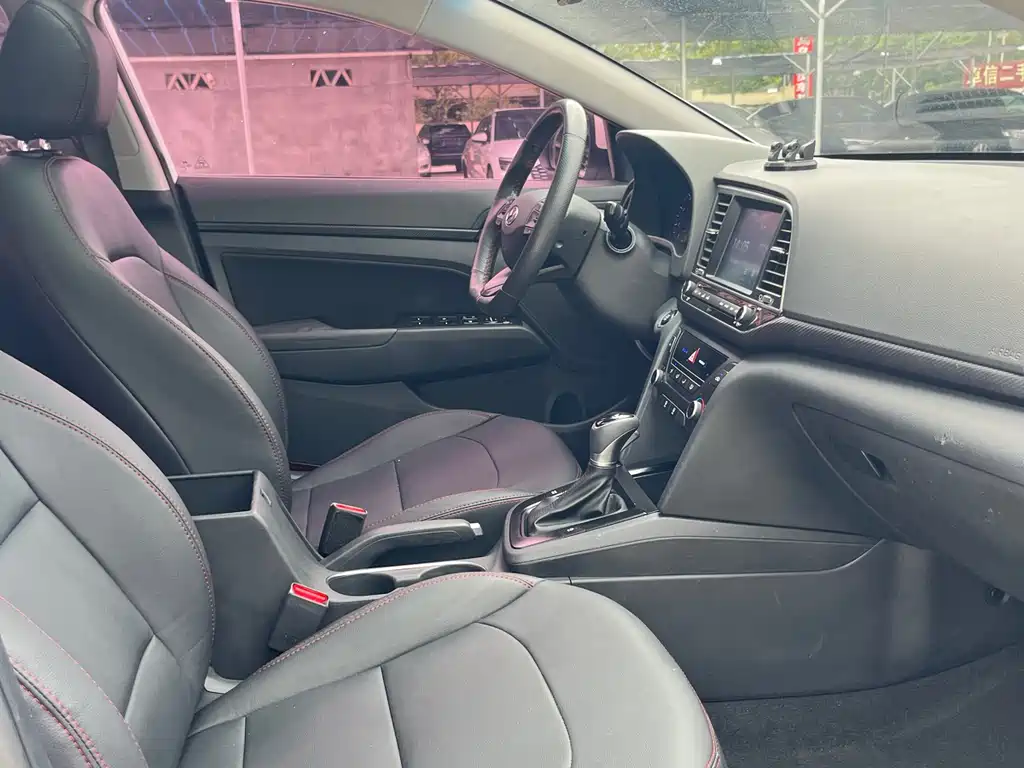 Hyundai Elantra 2019 — фото 9