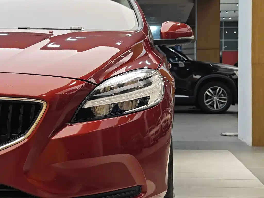 Volvo V40 2018 — фото 2