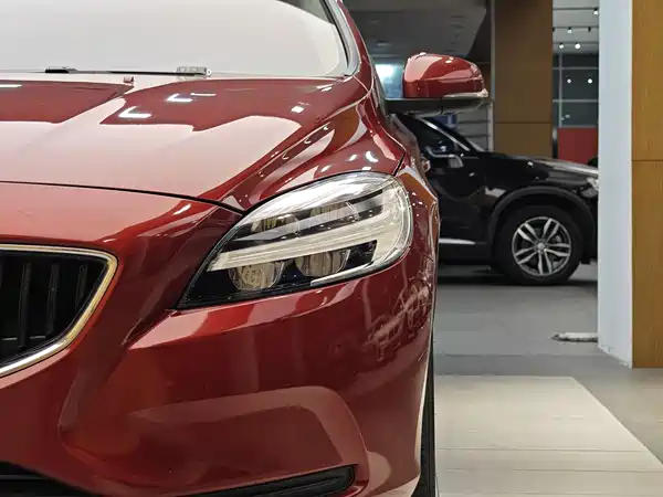 Volvo V40 2018