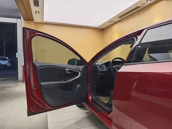 Volvo V40 2018