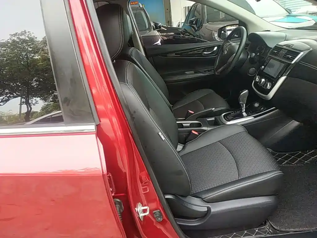 Nissan Tiida 2018 — фото 25