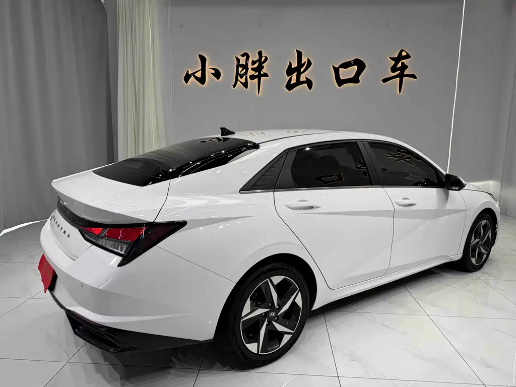 Hyundai Elantra 2022 — фото 9