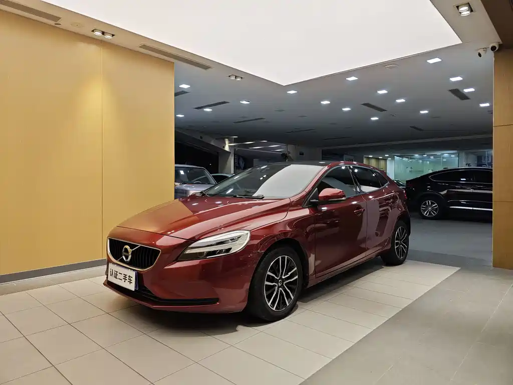 Volvo V40 2018 — фото 1