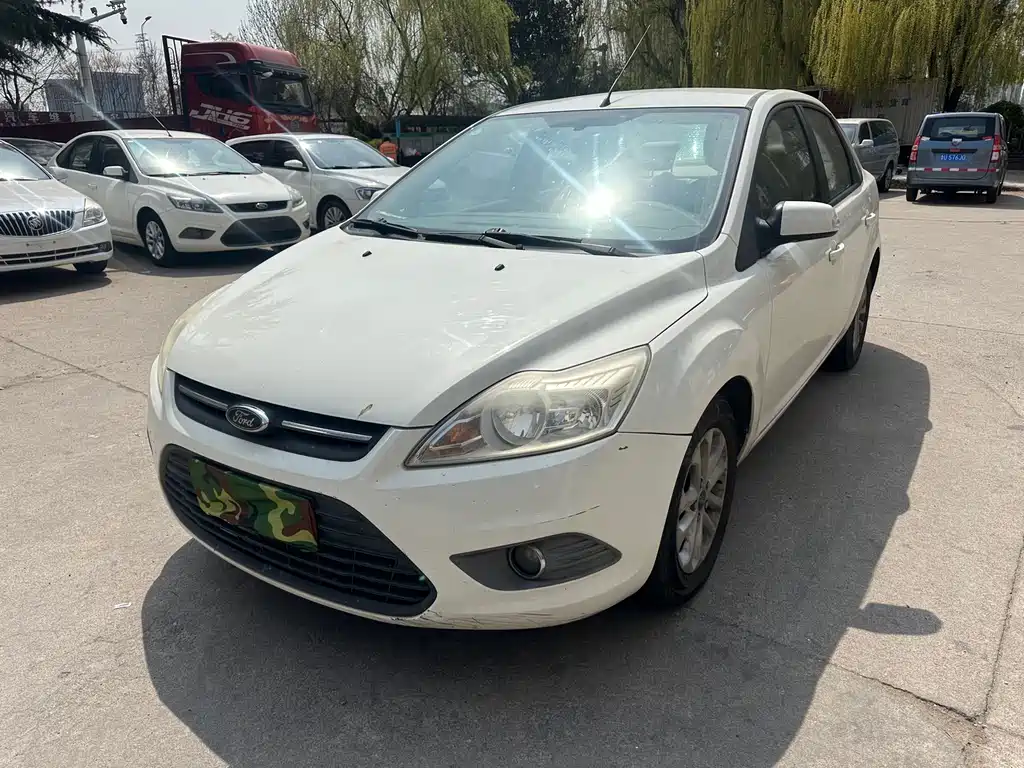 Ford Focus 2014 — фото 1