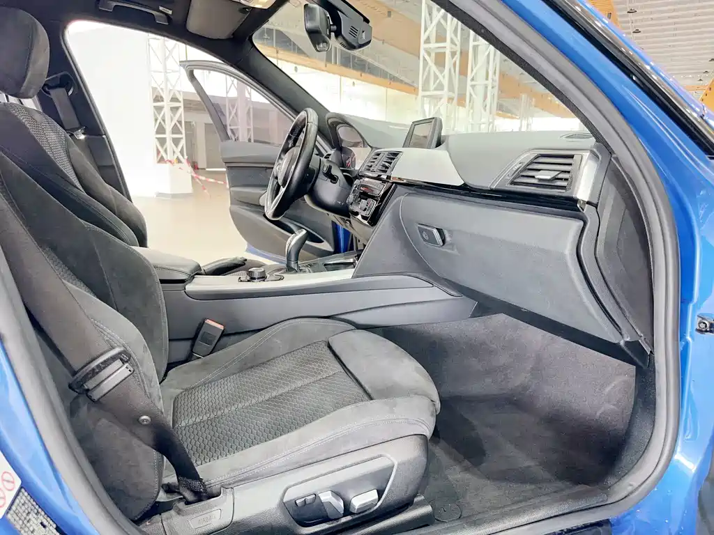 BMW 3 Series 2017 — фото 16