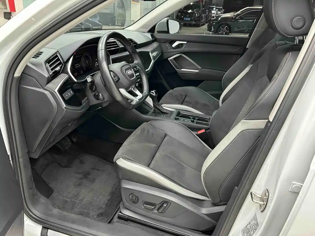 Audi Q3 2023 — фото 11