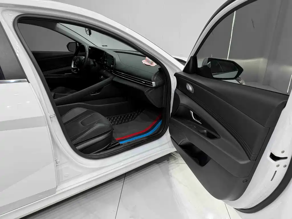 Hyundai Elantra 2022 — фото 20