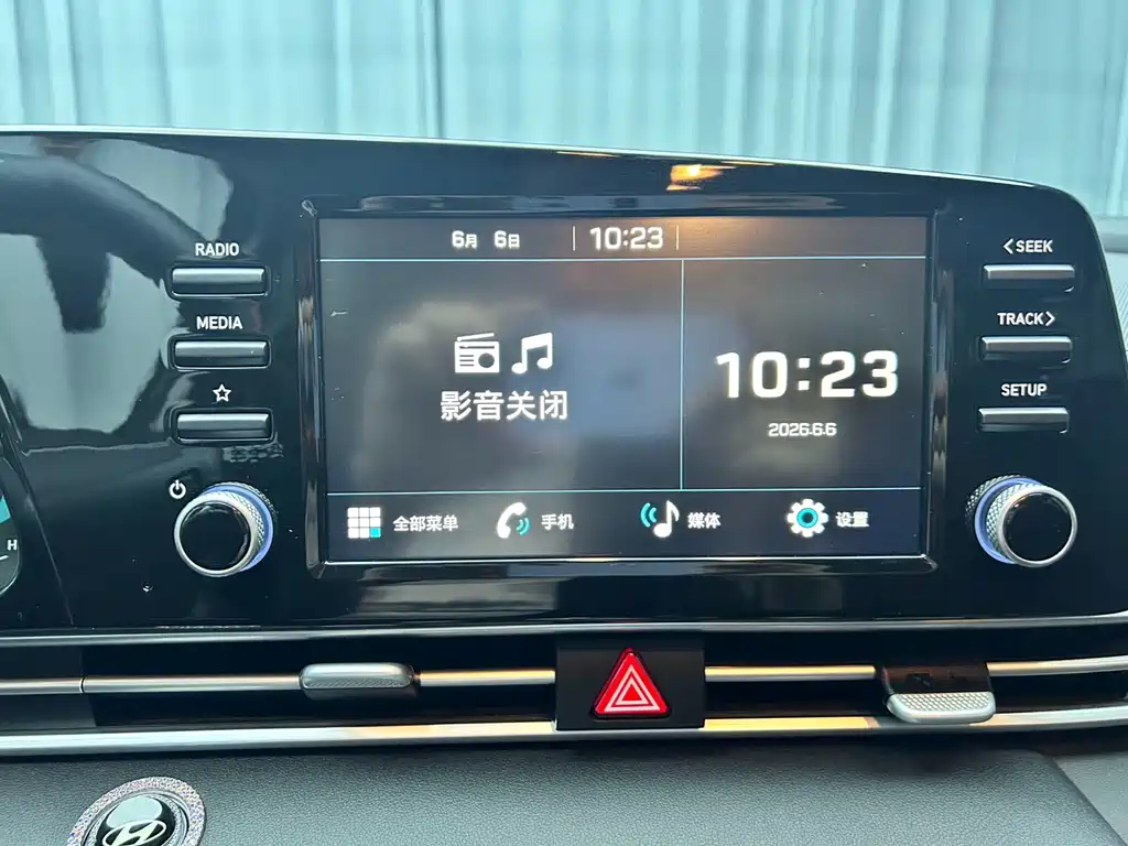 Hyundai Elantra 2023 — фото 8