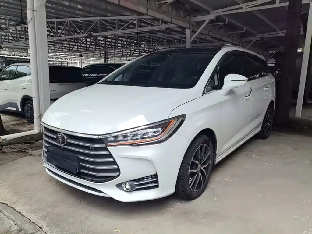 BYD MAX 2018