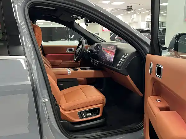 Li Auto L8 2025