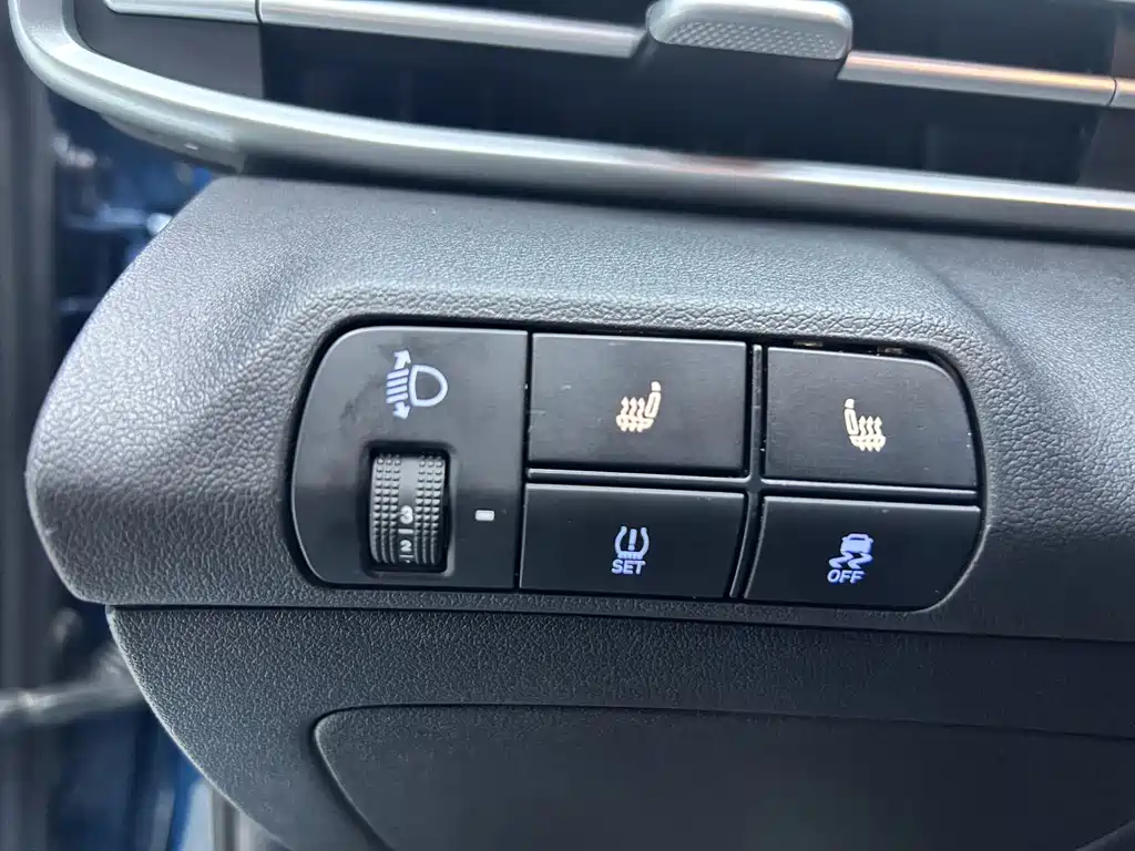 Hyundai Elantra 2023 — фото 9