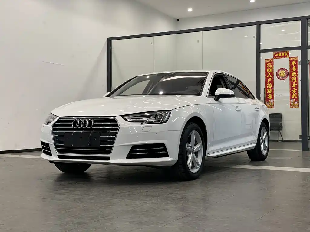 Audi A4L 2017 — фото 1