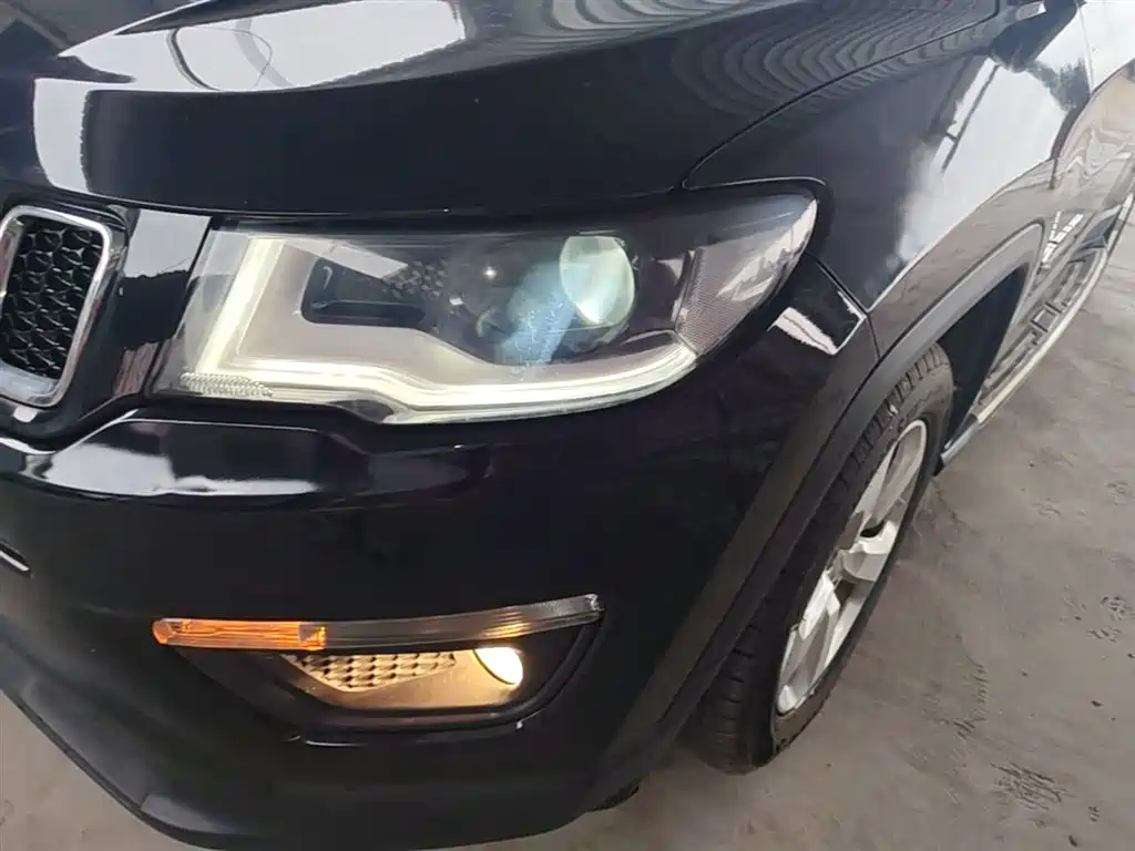 Jeep Compass 2018 — фото 24