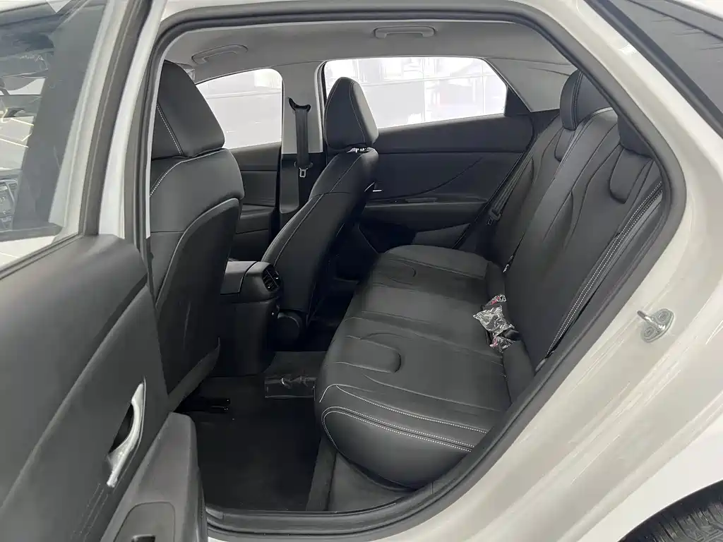 Hyundai Elantra 2024 — фото 11