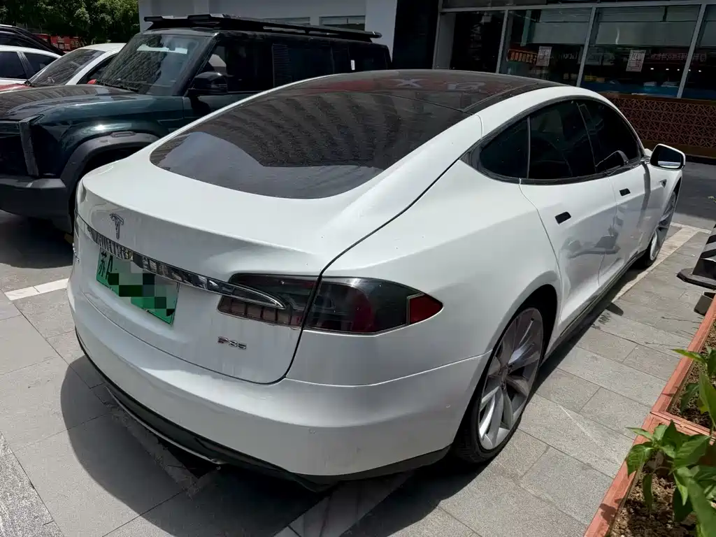 Tesla Model S 2015 — фото 4