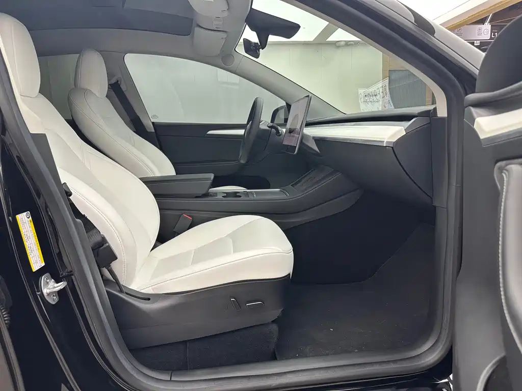 Tesla Model Y 2023 — фото 16