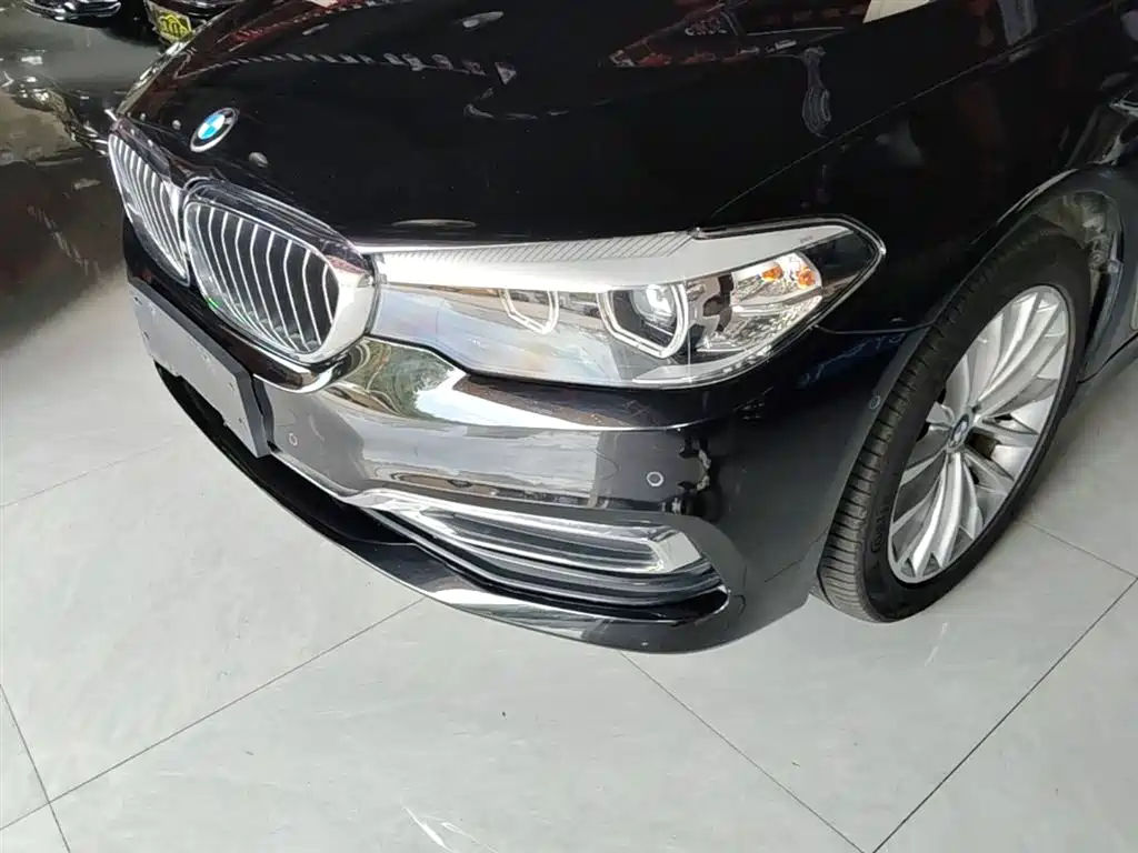 BMW 5 Series 2019 — фото 24