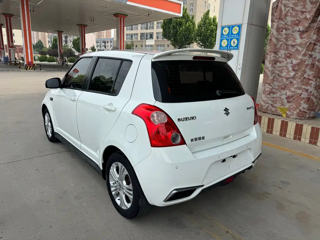 Suzuki Swift 2014 — фото 10