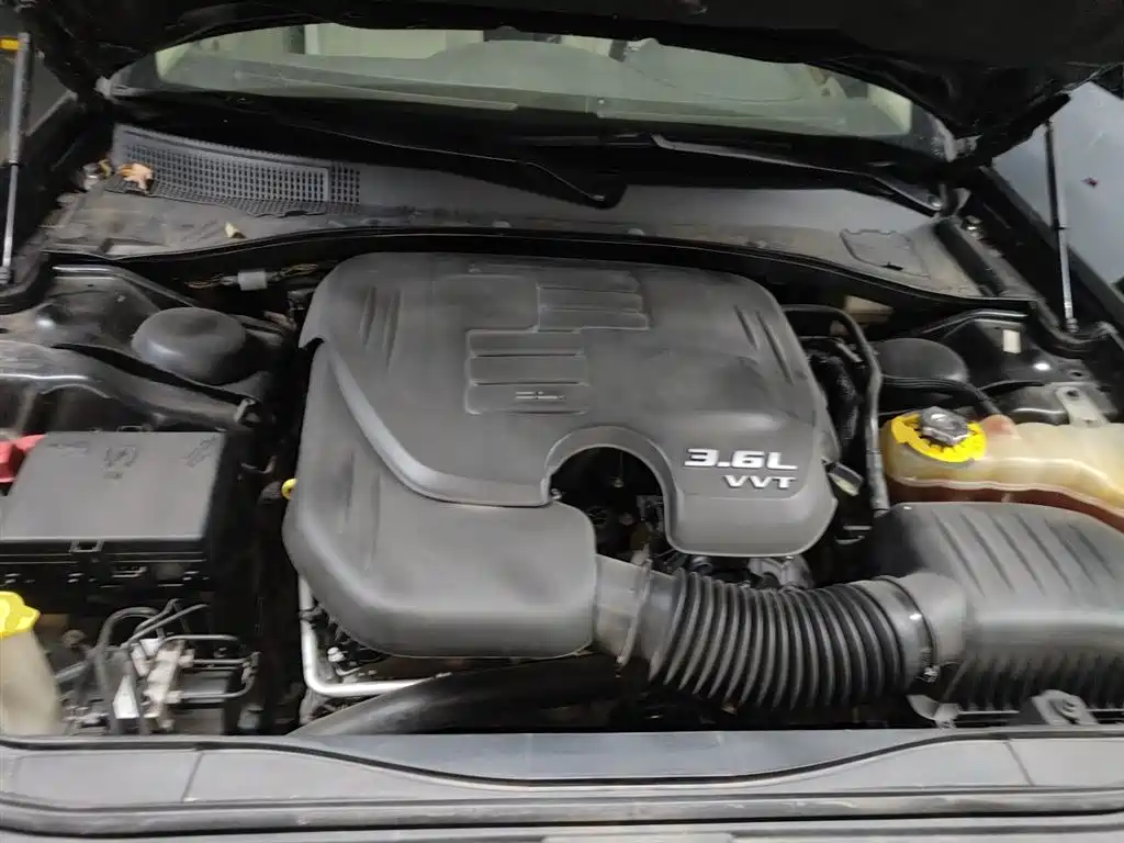 Chrysler 300C 2014 — фото 16