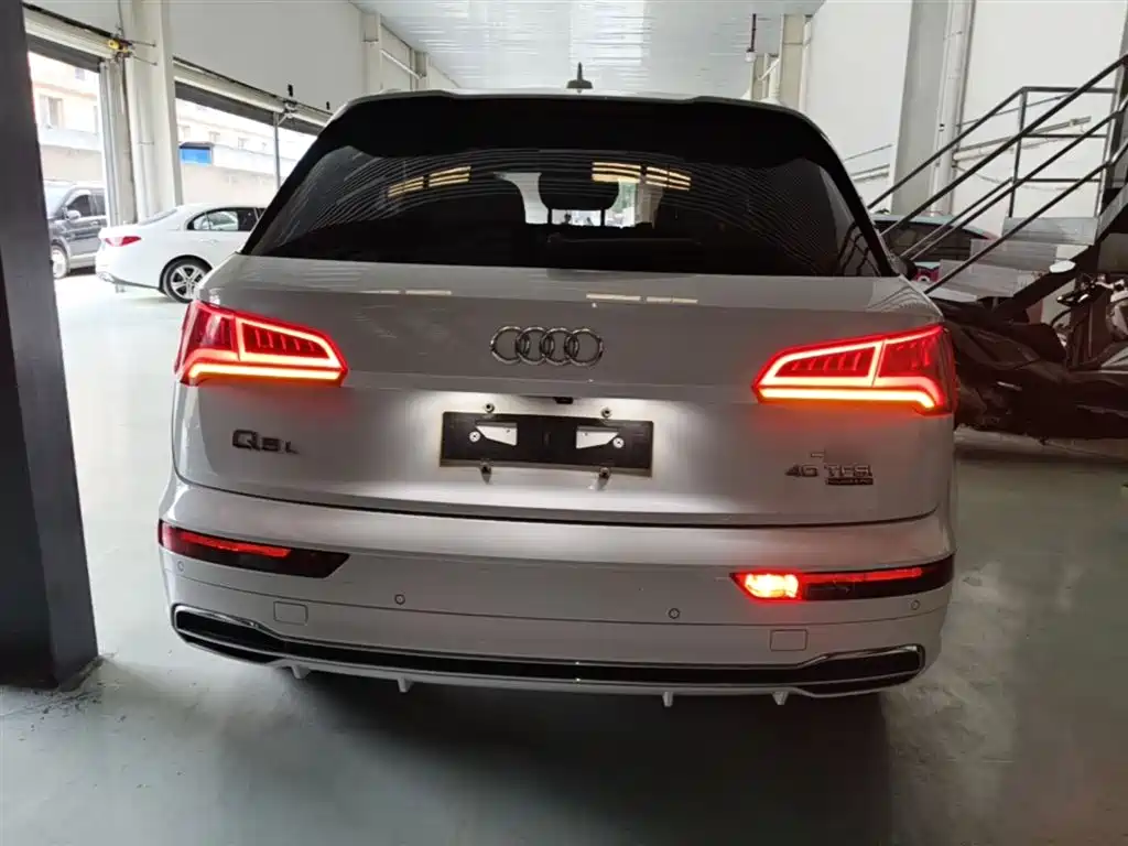 Audi Q5L 2019 — фото 6