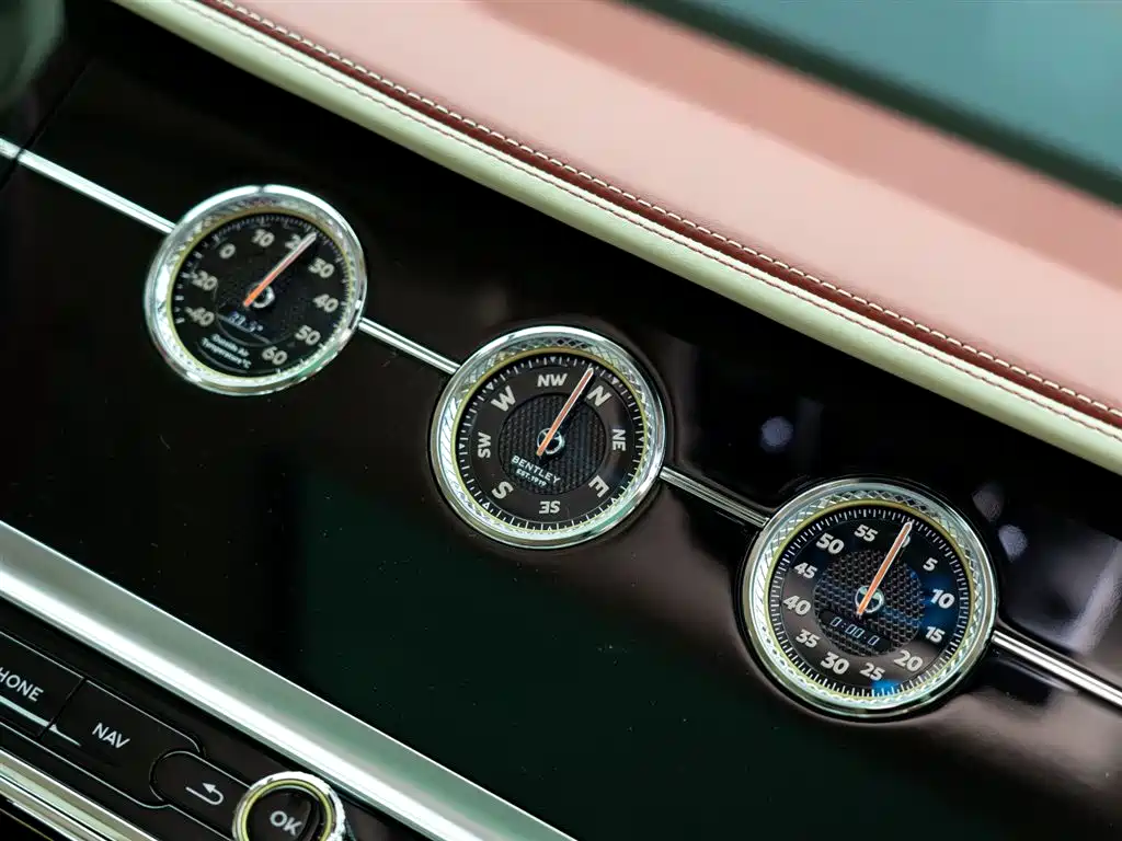 Bentley Flying Spur 2023 — фото 24