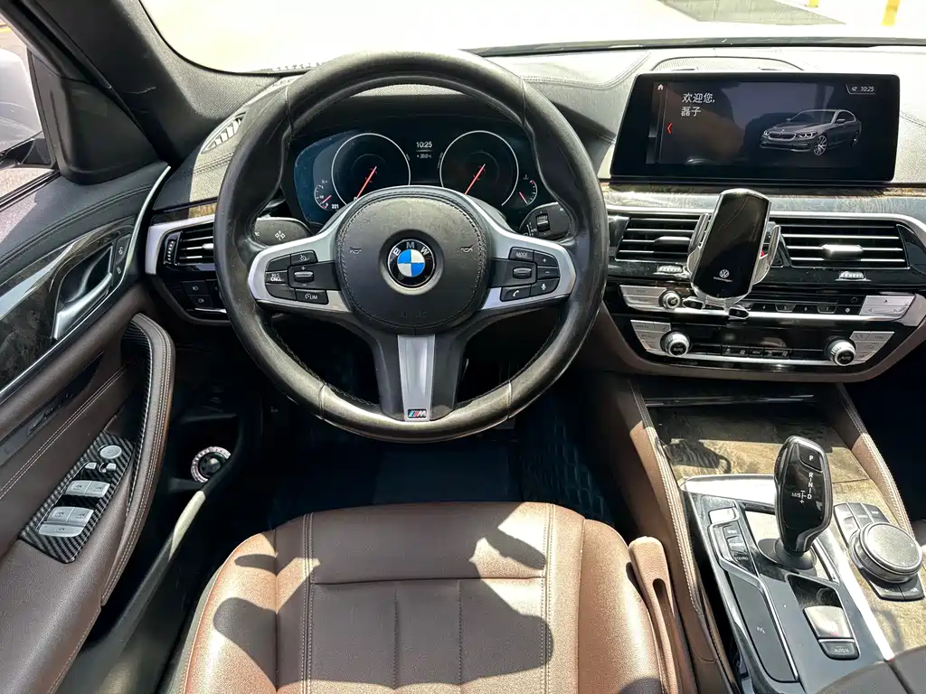 BMW 5 Series 2019 — фото 9