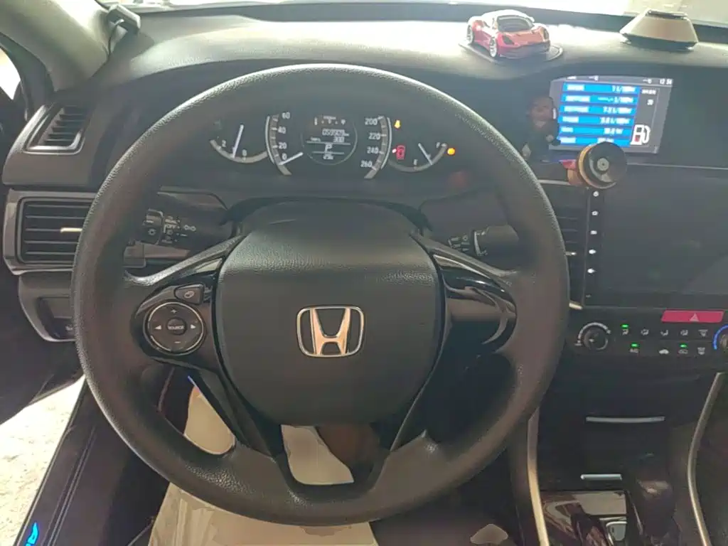 Honda Accord 2016 — фото 11