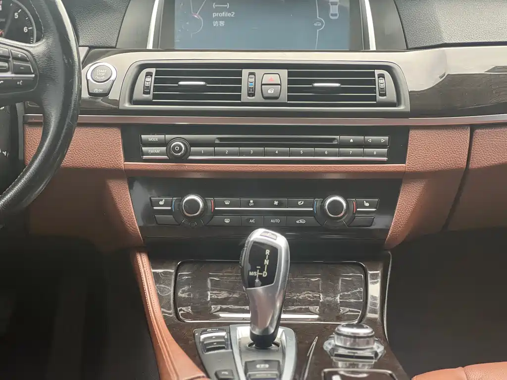 BMW 5 Series 2016 — фото 12