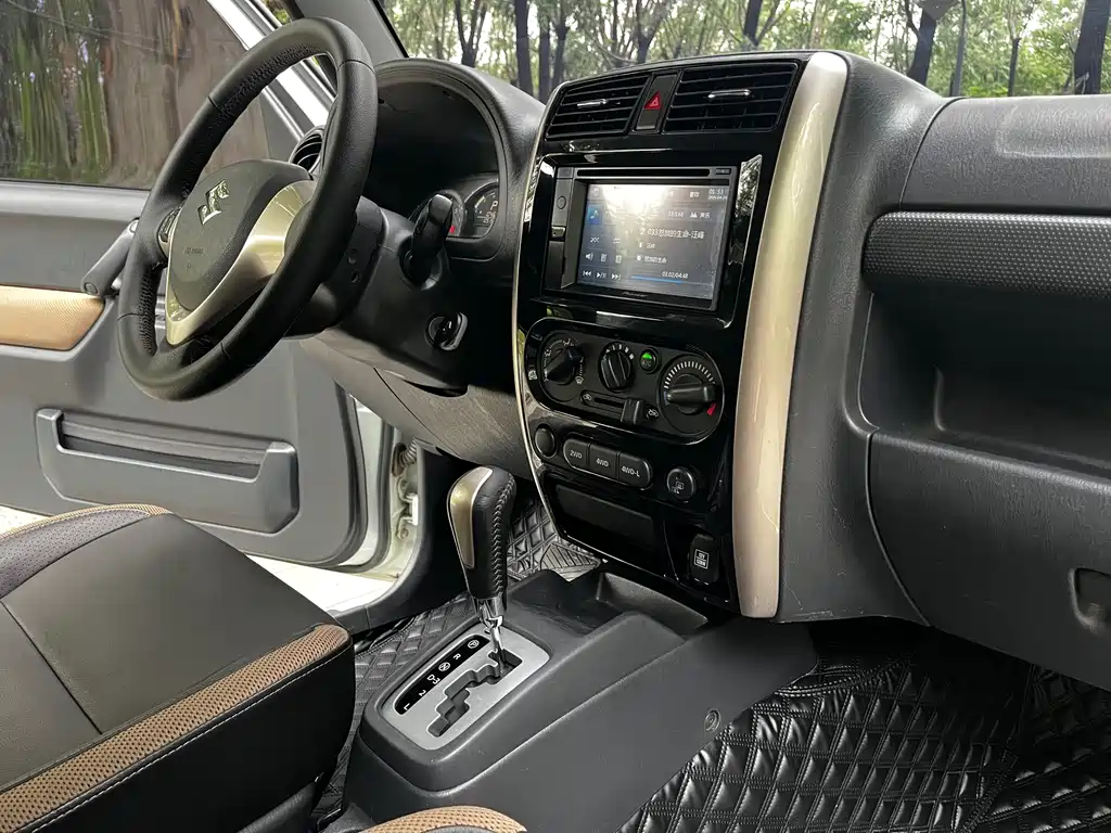 Suzuki Jimny 2017 — фото 11