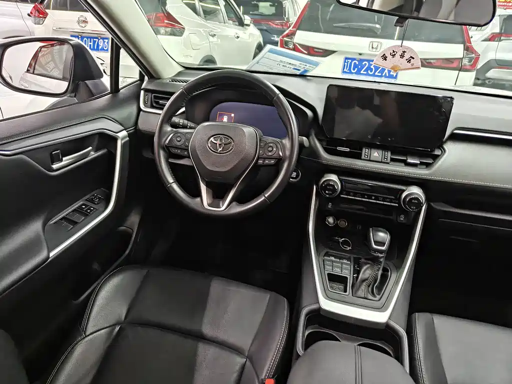 Toyota Wildlander 2023 — фото 10