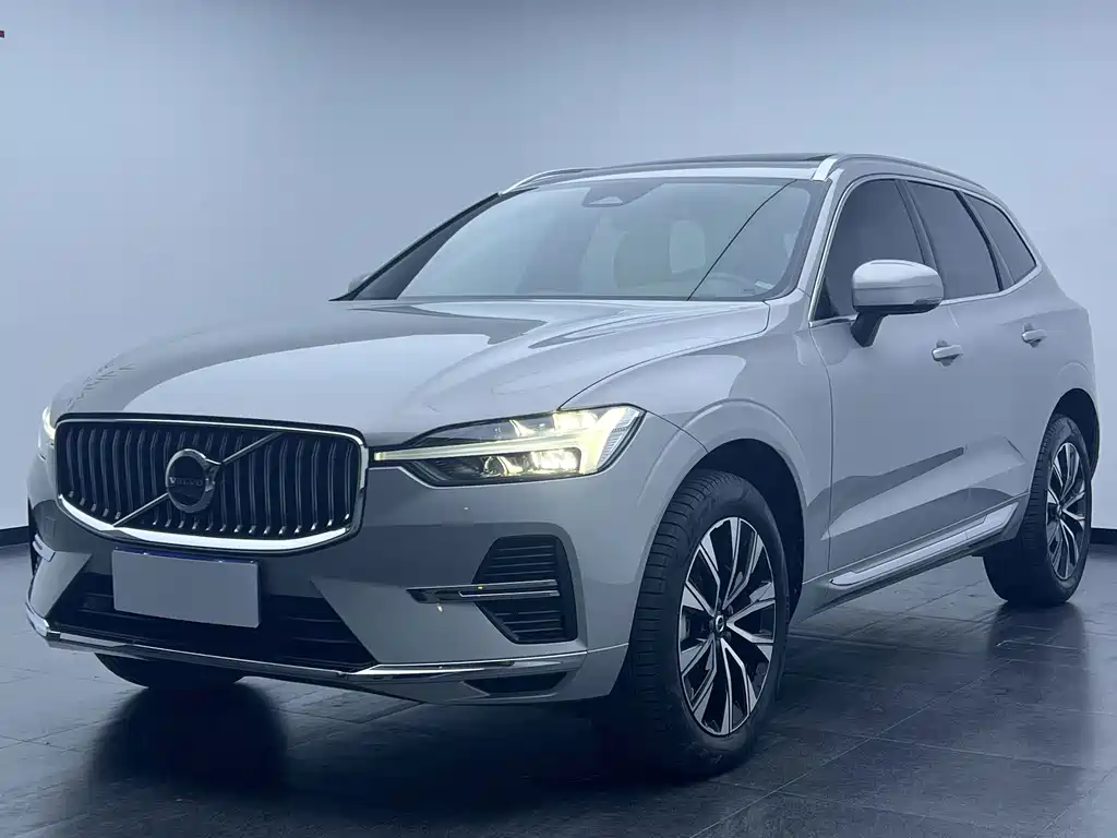 Volvo XC60 2022 — фото 1