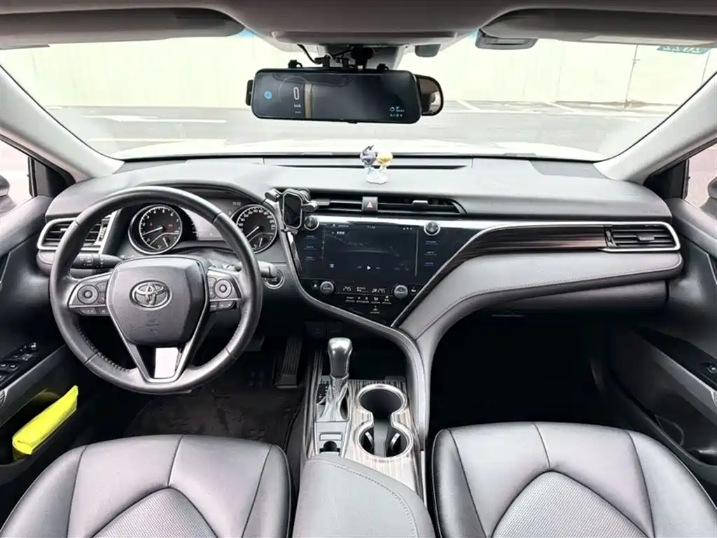 Toyota Camry 2020 — фото 20