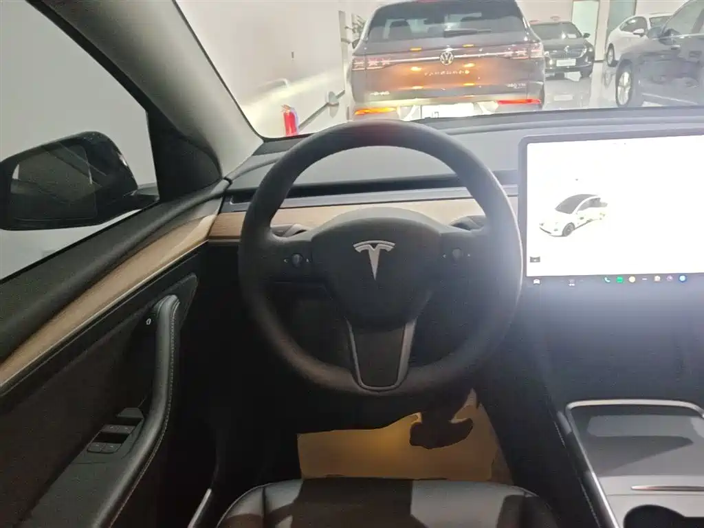 Tesla Model Y 2021 — фото 11