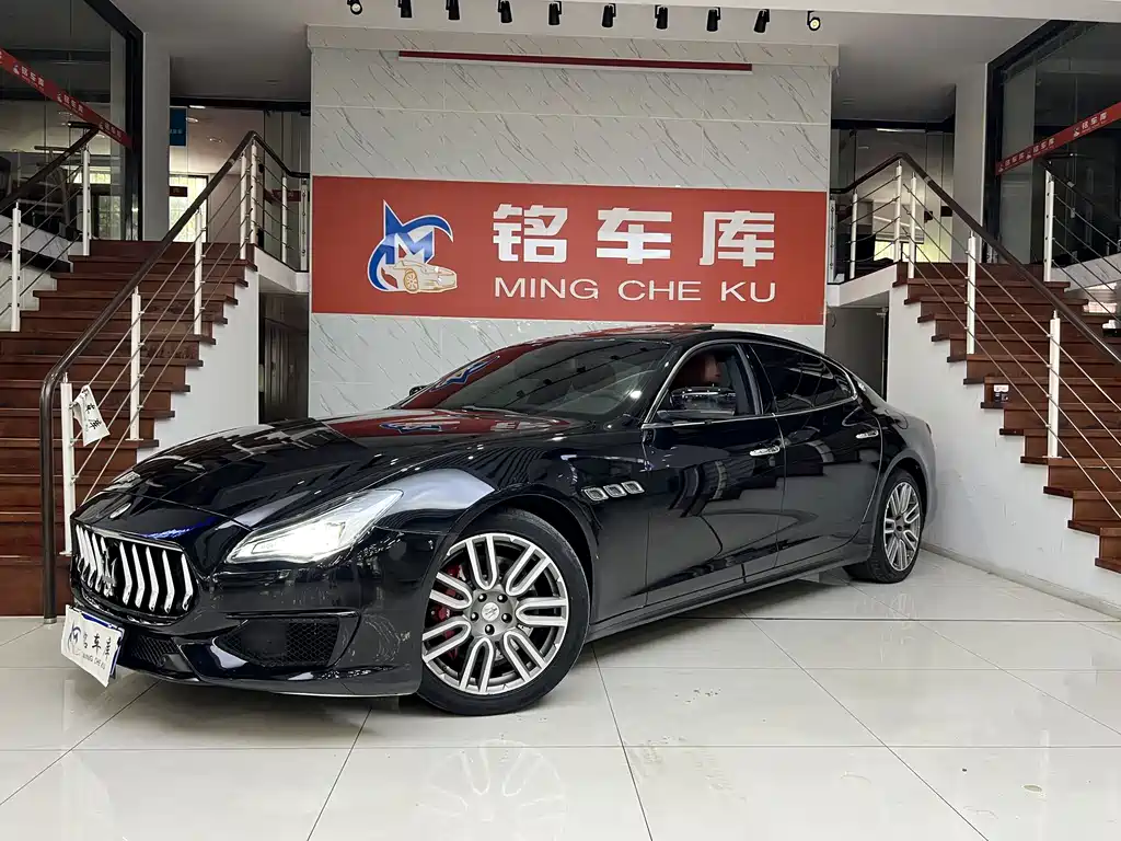 Maserati Quattroporte 2015 — фото 1