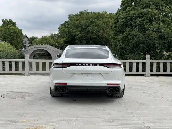 Porsche Panamera 2022