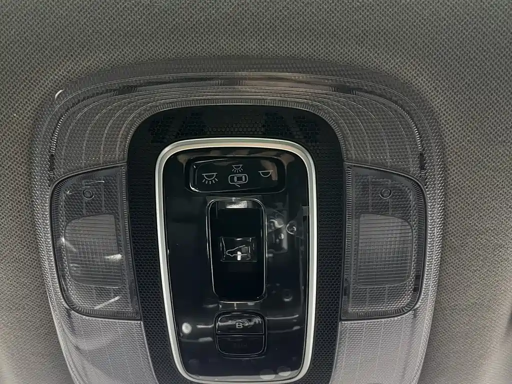 Hyundai Elantra 2023 — фото 12