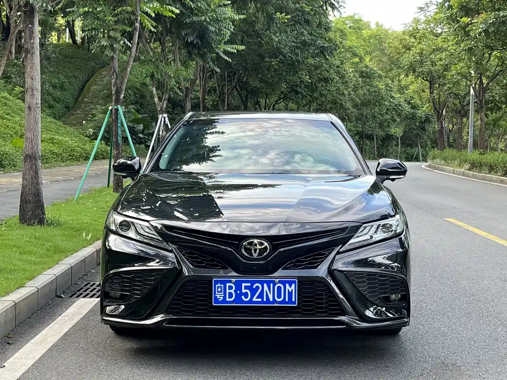 Toyota Camry 2023 — фото 2