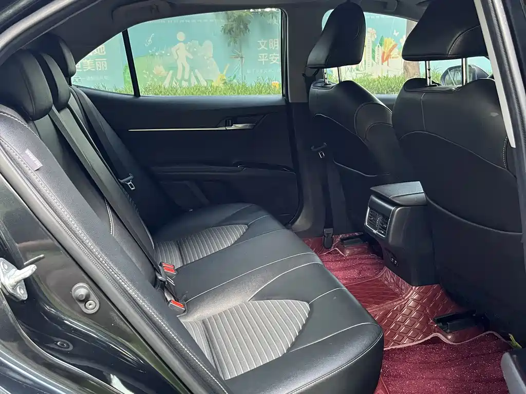 Toyota Camry 2023 — фото 14