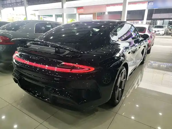 Xiaomi SU7 2025