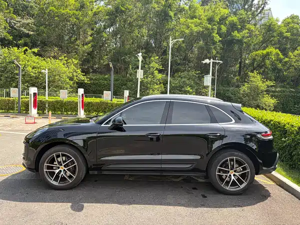 Porsche Macan 2025