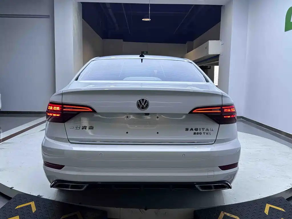 Volkswagen Sagitar 2021