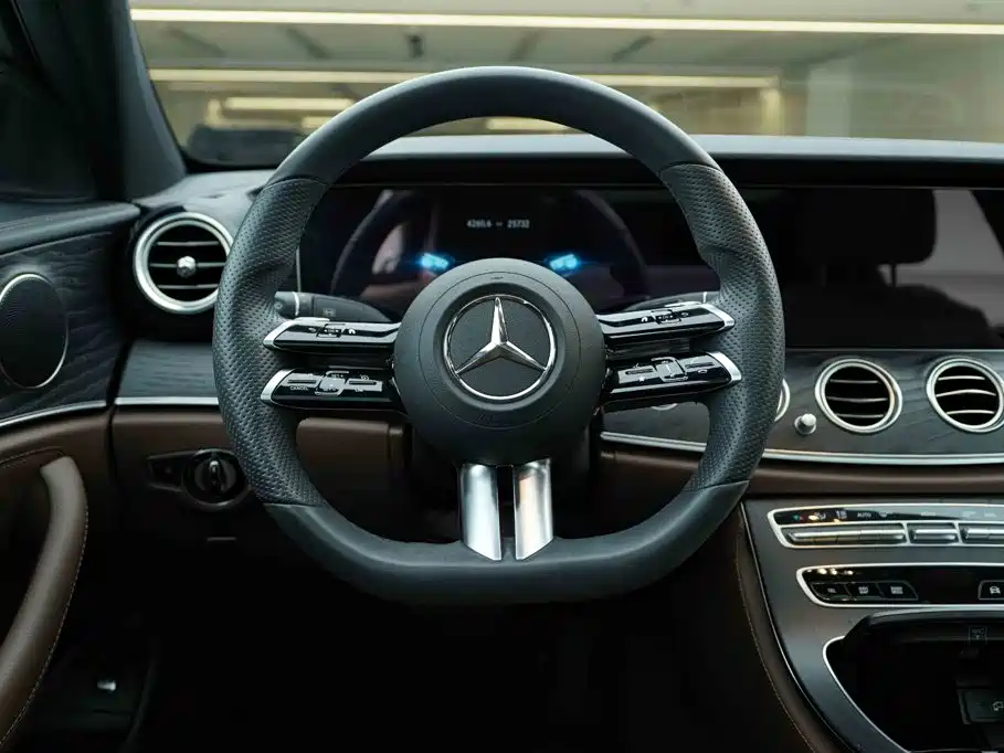 Mercedes-Benz E-Class 2021 — фото 18
