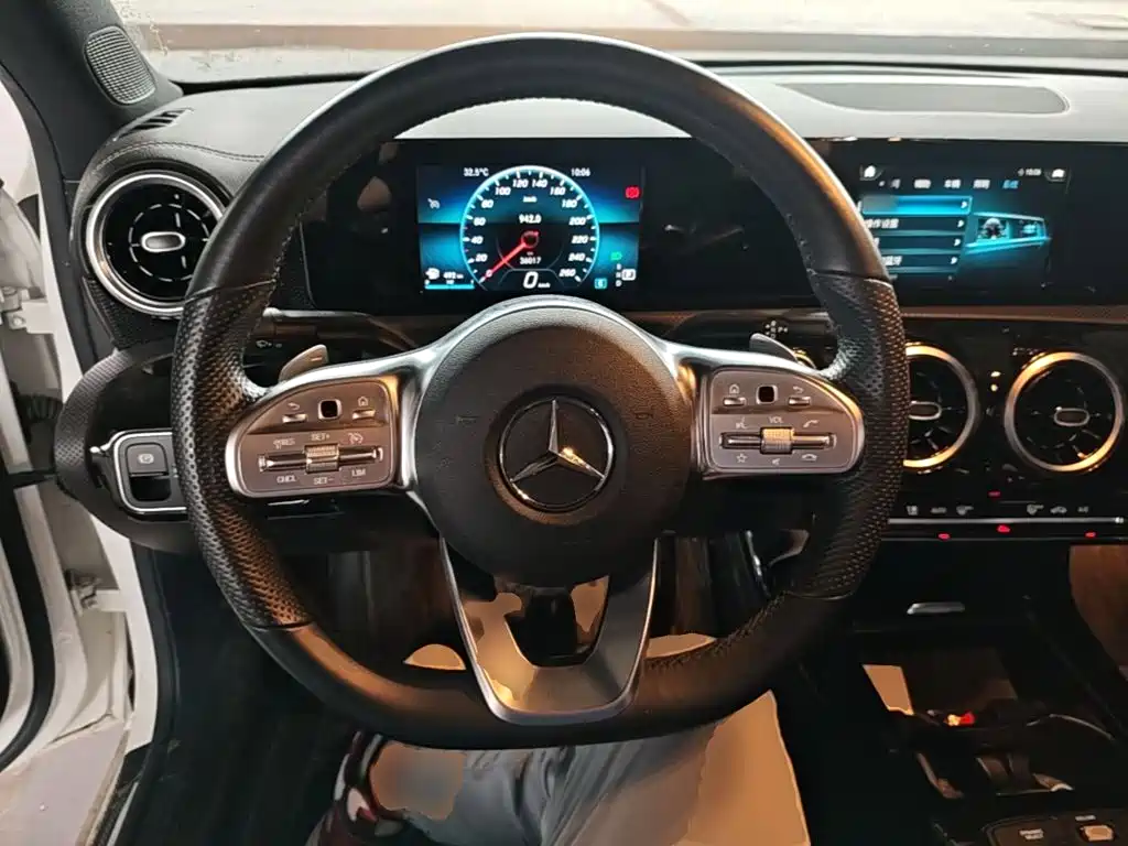 Mercedes-Benz A-Class 2020 — фото 11
