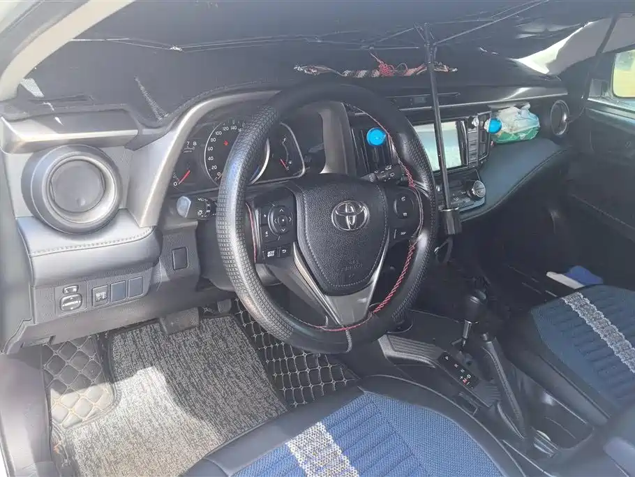 Toyota RAV4 2016 — фото 12