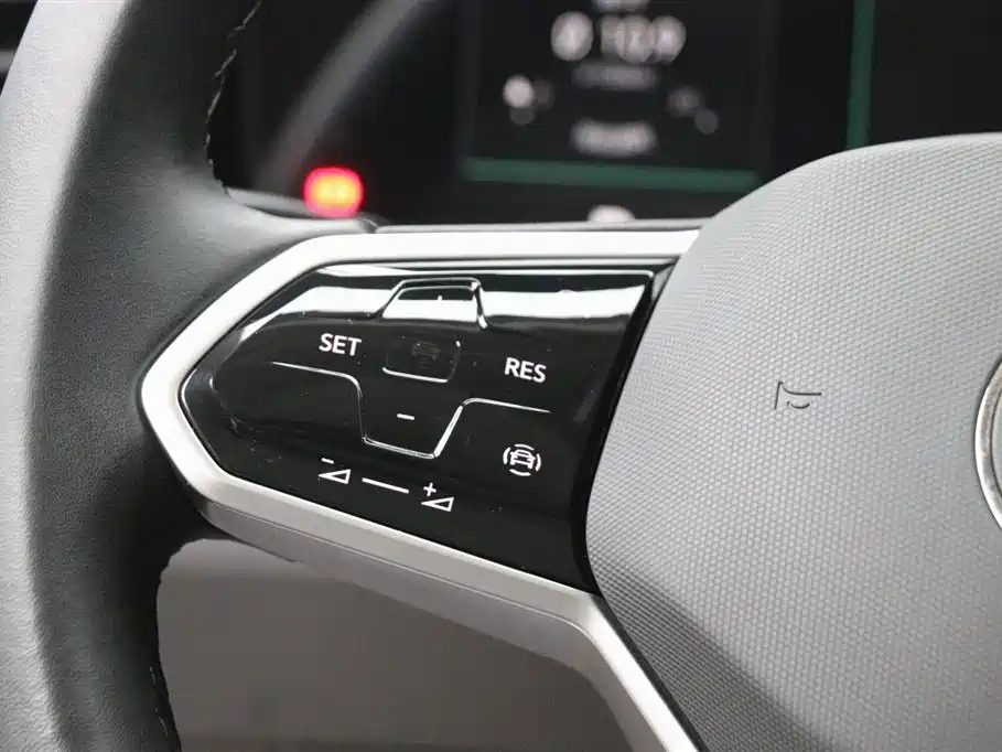Volkswagen Touareg 2023 — фото 17
